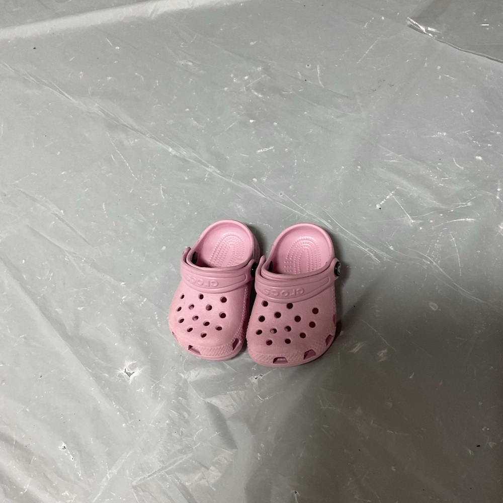 CROCS Kids Classic Clog Sandals in Light Pink  Size Baby 2. 897